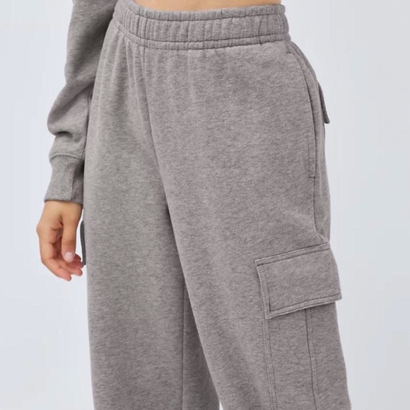 TNA Cozy Fleece Mega Cargo Sweatpants - Picture 2 of 2